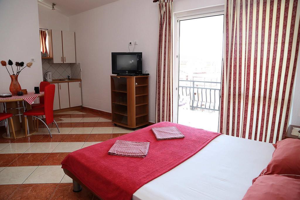 Apartments Stevo Nikocevic Bar Buitenkant foto